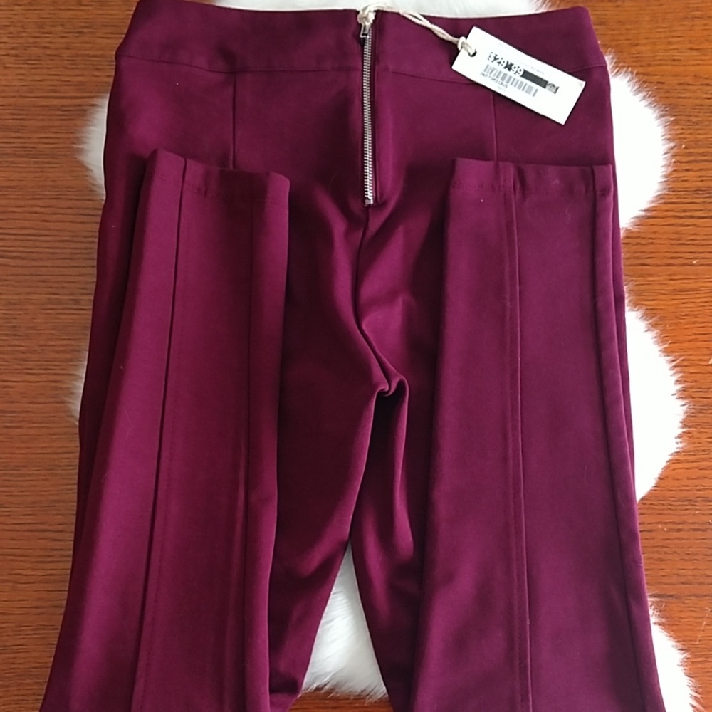 Have knit skinnies. Size S - Picture 2 of 6